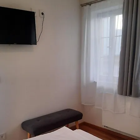 Weisses Ross Apartment *